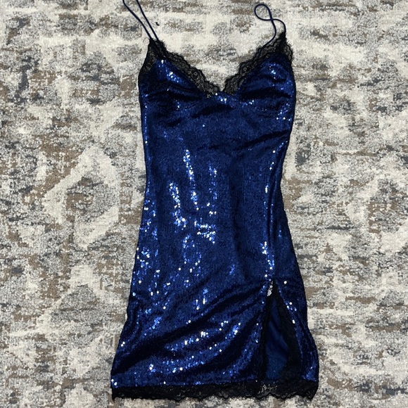 LACE MINI DRESS - Picture 1 of 4